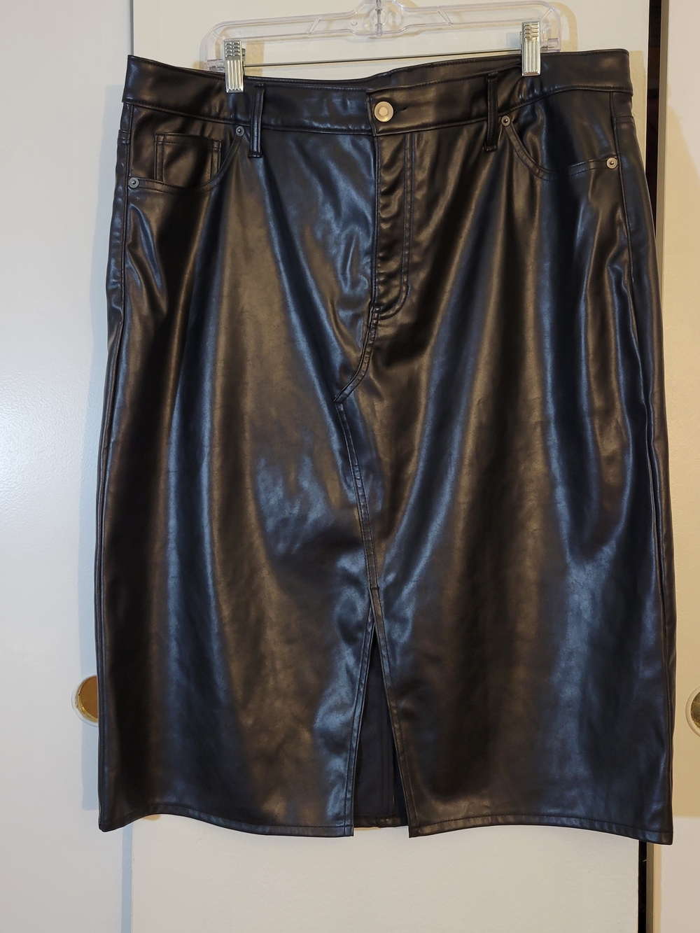 Terra & Sky Black Faux Leather Pencil Skirt with Front Vent